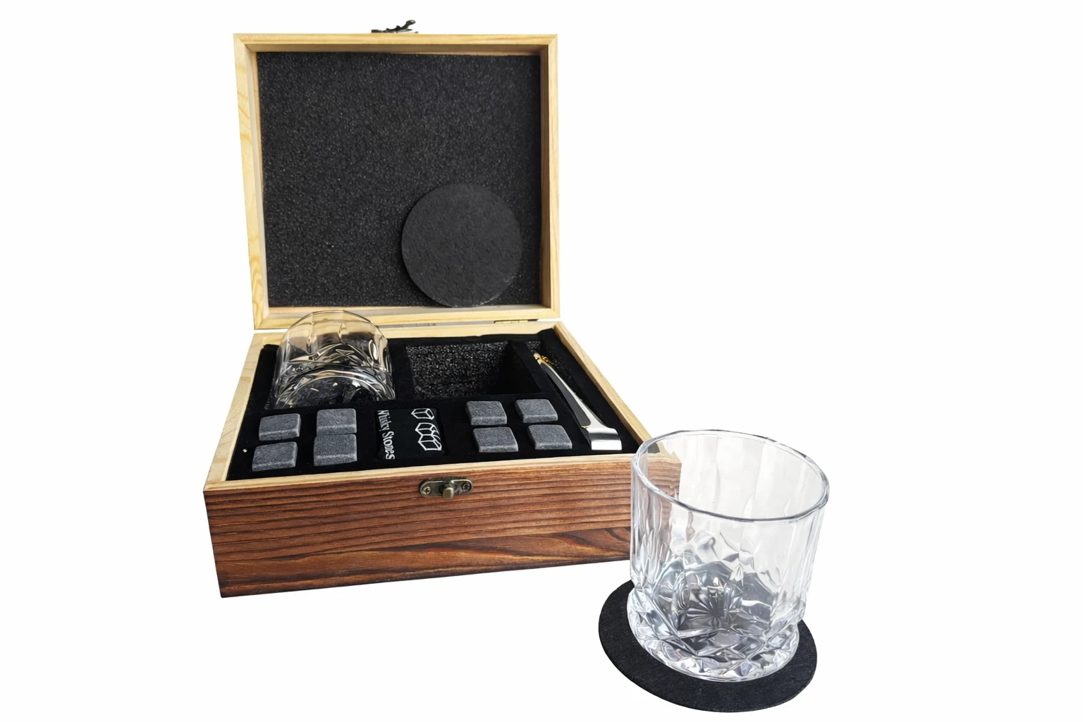 Luxe whiskeyglazen met stones in houten kist